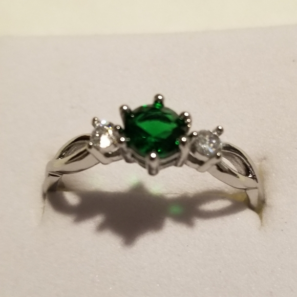 (3 for $25)Bubbly Belle Simulated Emerald Ring - Picture 1 of 4